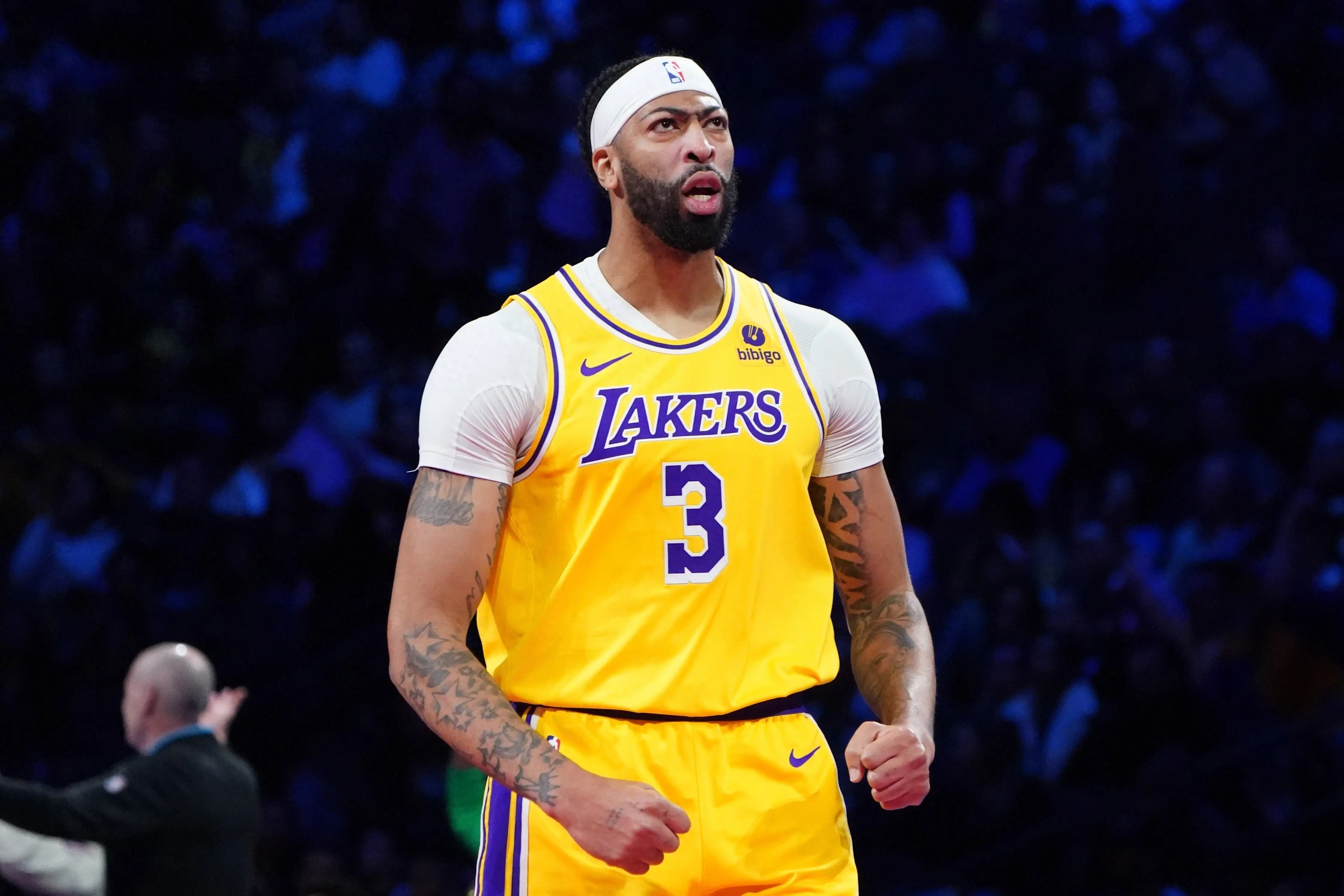 浓眉哥意外战胜巴塞罗那,出色防守引爆全场!热度持续攀升 浓眉哥意外战胜巴塞罗那,出色防守引爆全场!热度持续攀升