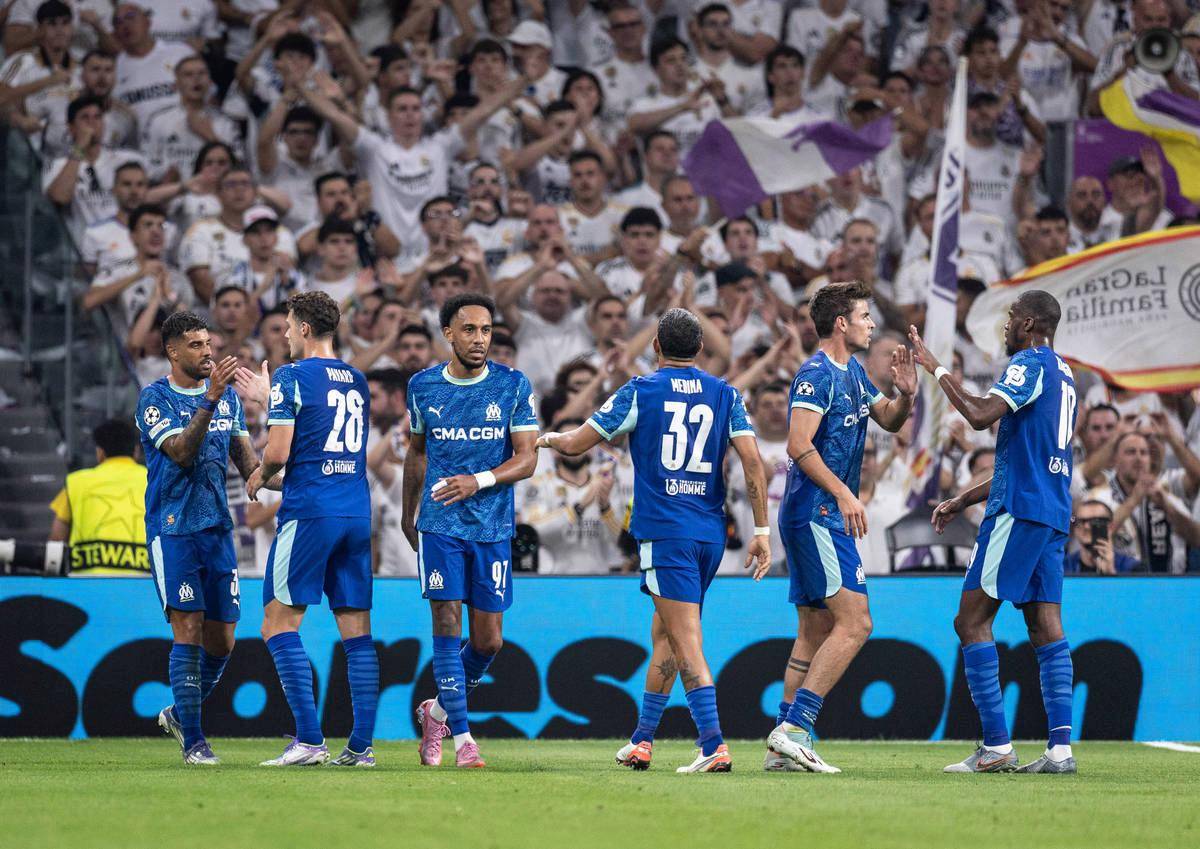 太狠了！今晚曼联调整名单以备欧篮联赛前比利亚雷亚尔调整名单以备欧冠，皇家社会今夜强势反弹的简单介绍